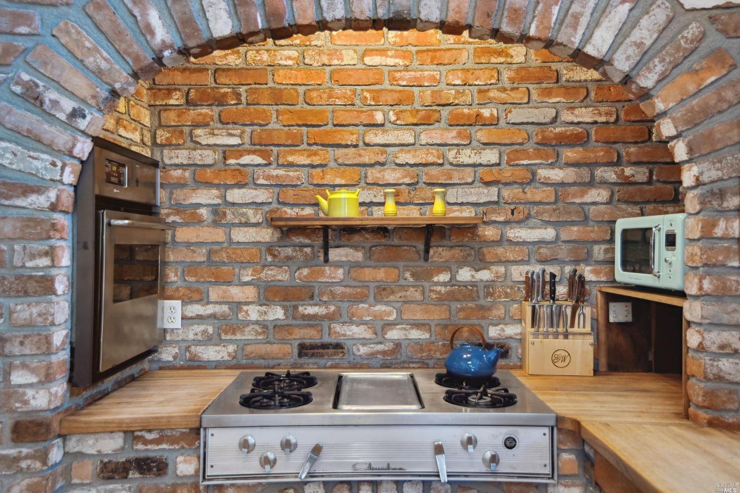 Detail Gallery Image 10 of 33 For 5953 Shoreline Hwy, Bolinas,  CA 94924 - 3 Beds | 1/1 Baths