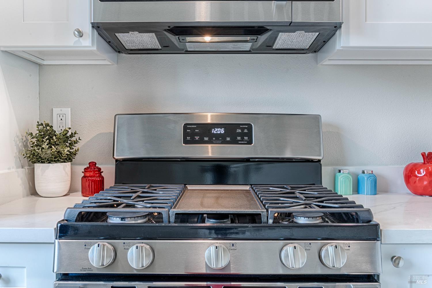 Detail Gallery Image 10 of 39 For 1964 Las Ventanas Dr, Santa Rosa,  CA 95407 - 3 Beds | 2/1 Baths