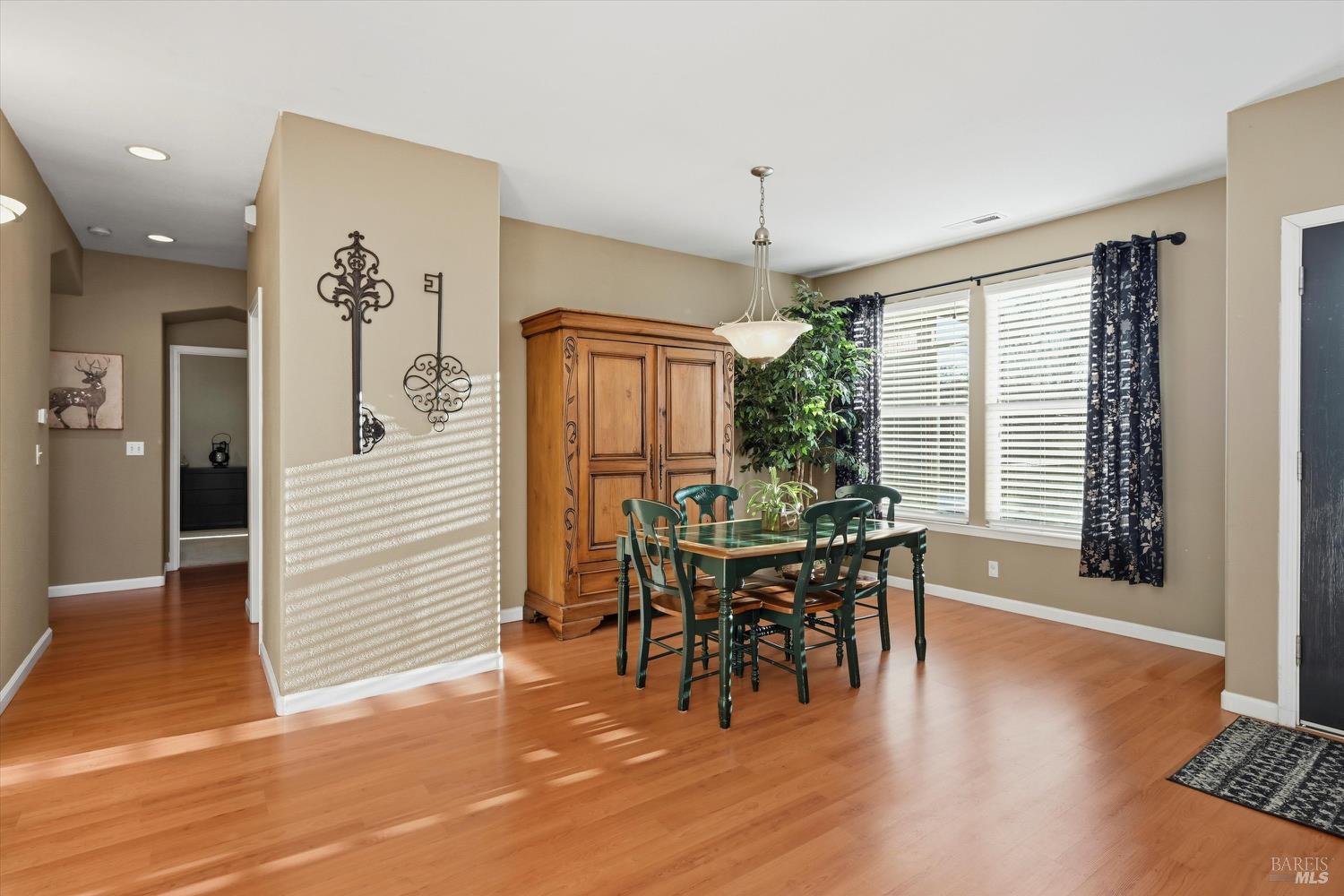 Detail Gallery Image 7 of 39 For 20158 Gold Flat Ct, Hidden Valley Lake,  CA 95467 - 4 Beds | 3 Baths