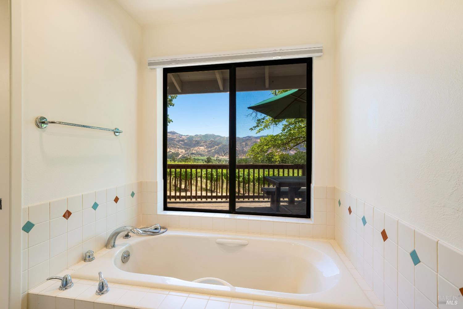 Detail Gallery Image 13 of 31 For 2131 Foothill Blvd, Calistoga,  CA 94515 - 2 Beds | 2/1 Baths