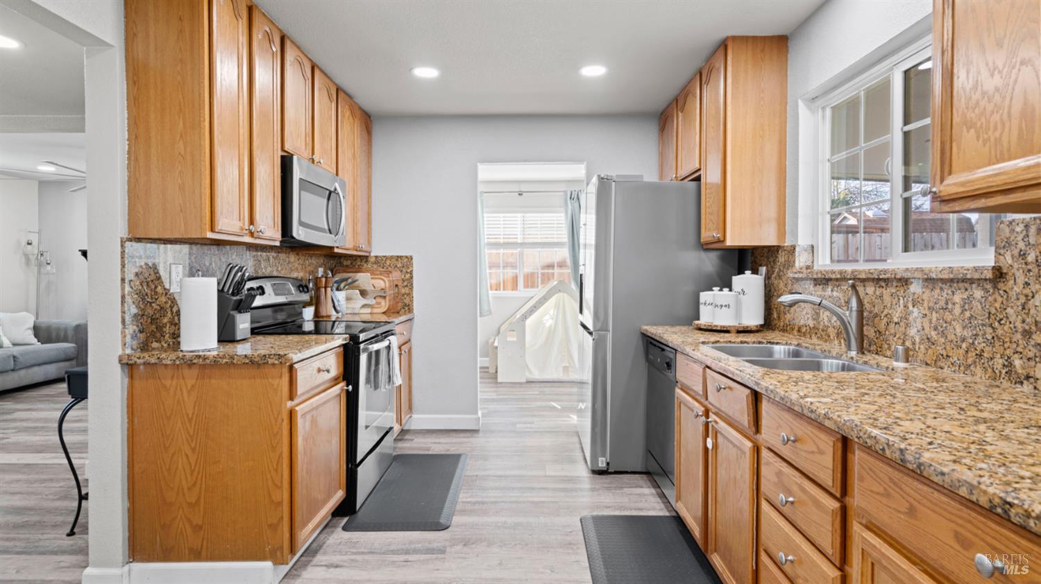 Detail Gallery Image 13 of 40 For 119 Mesa Ct, Vacaville,  CA 95687 - 4 Beds | 2/1 Baths