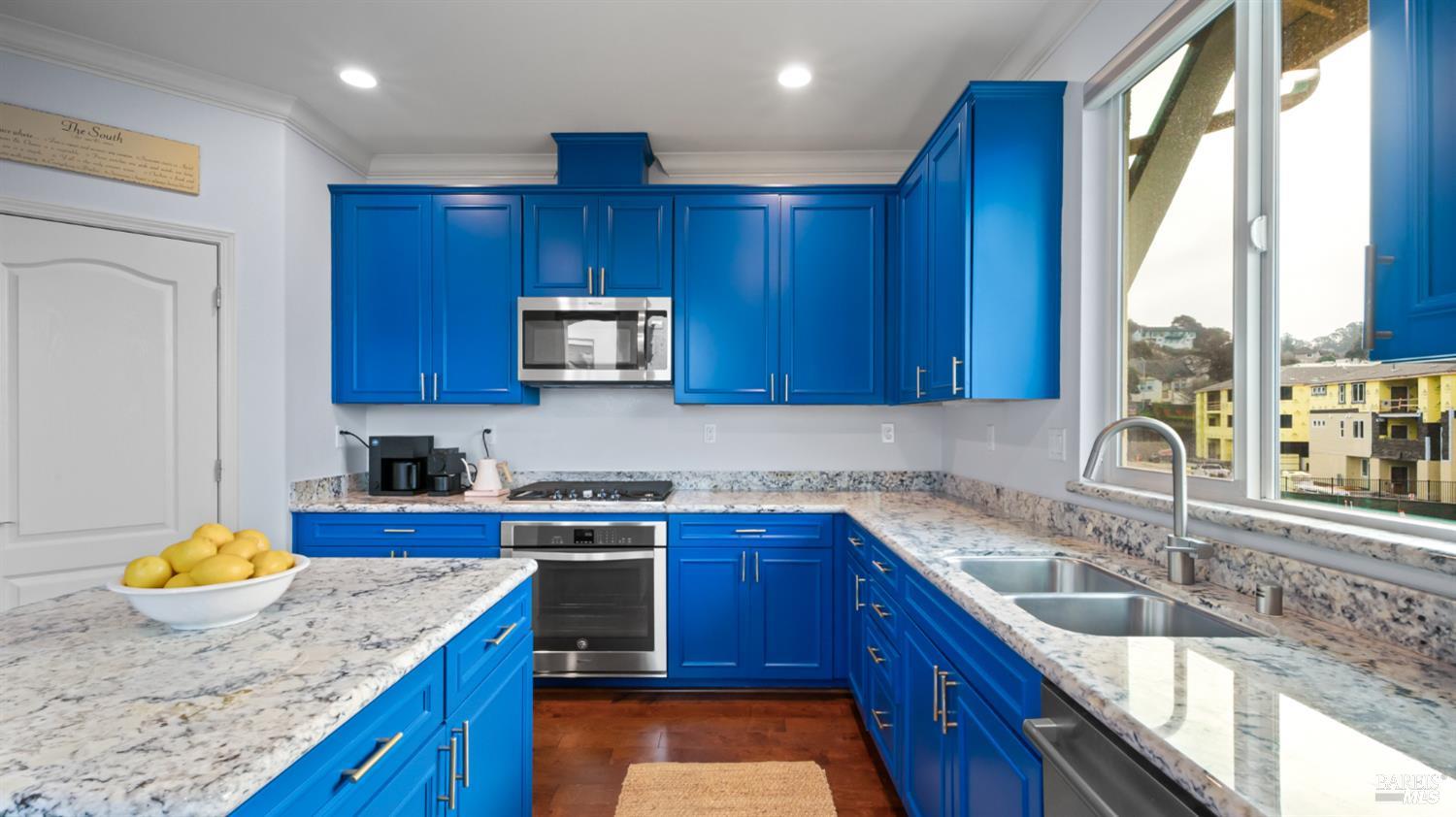 Detail Gallery Image 11 of 35 For 534 Jade St, Petaluma,  CA 94952 - 2 Beds | 2/1 Baths