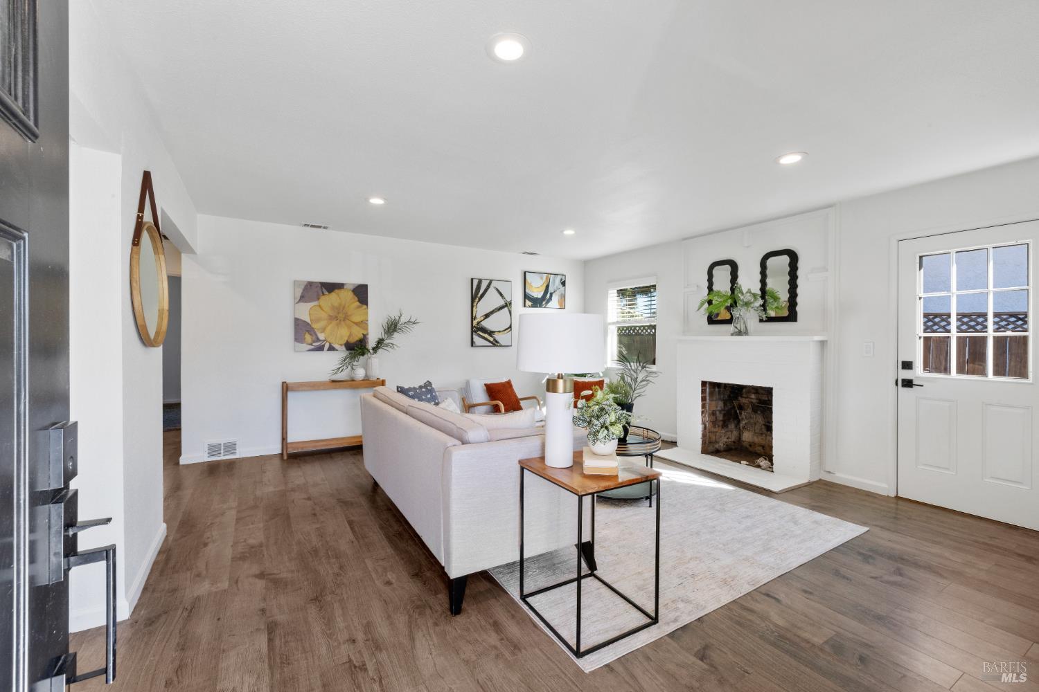 Detail Gallery Image 5 of 37 For 372 Acacia St, Vacaville,  CA 95688 - 3 Beds | 2 Baths