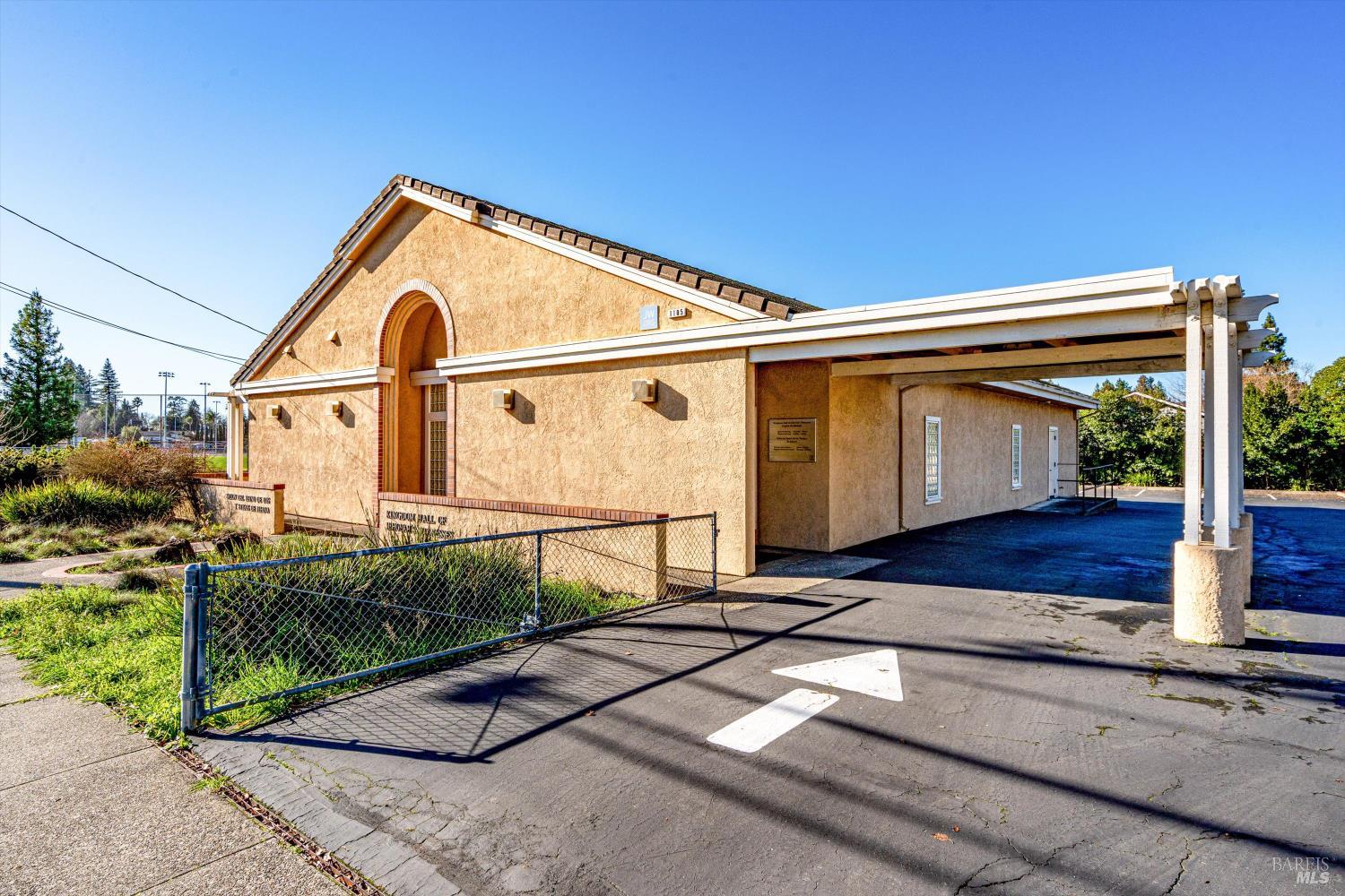 Detail Gallery Image 3 of 29 For 1105 University St, Healdsburg,  CA 95448 - – Beds | – Baths