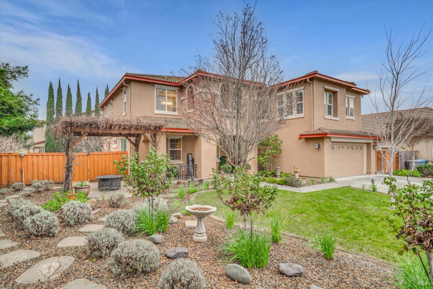 Detail Gallery Image 4 of 51 For 1007 Canterbury Ct, Vacaville,  CA 95687 - 6 Beds | 4 Baths