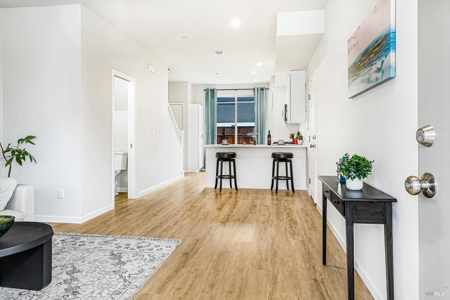 Detail Gallery Image 15 of 39 For 1964 Las Ventanas Dr, Santa Rosa,  CA 95407 - 3 Beds | 2/1 Baths