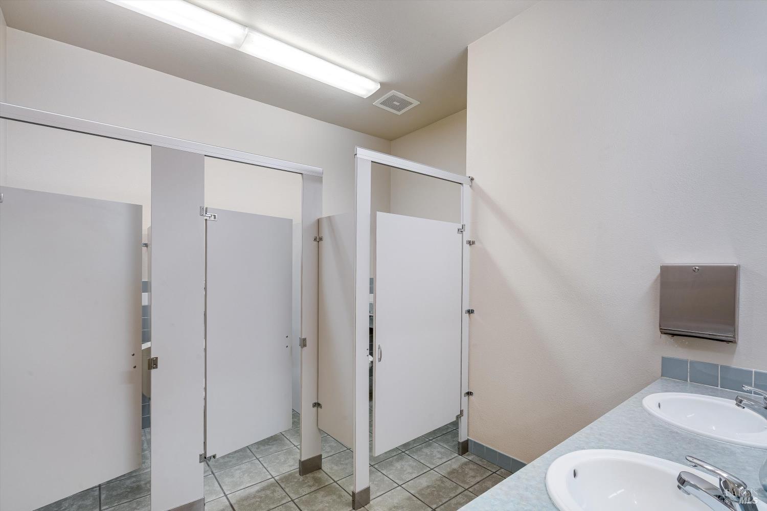 Detail Gallery Image 16 of 29 For 1105 University St, Healdsburg,  CA 95448 - – Beds | – Baths