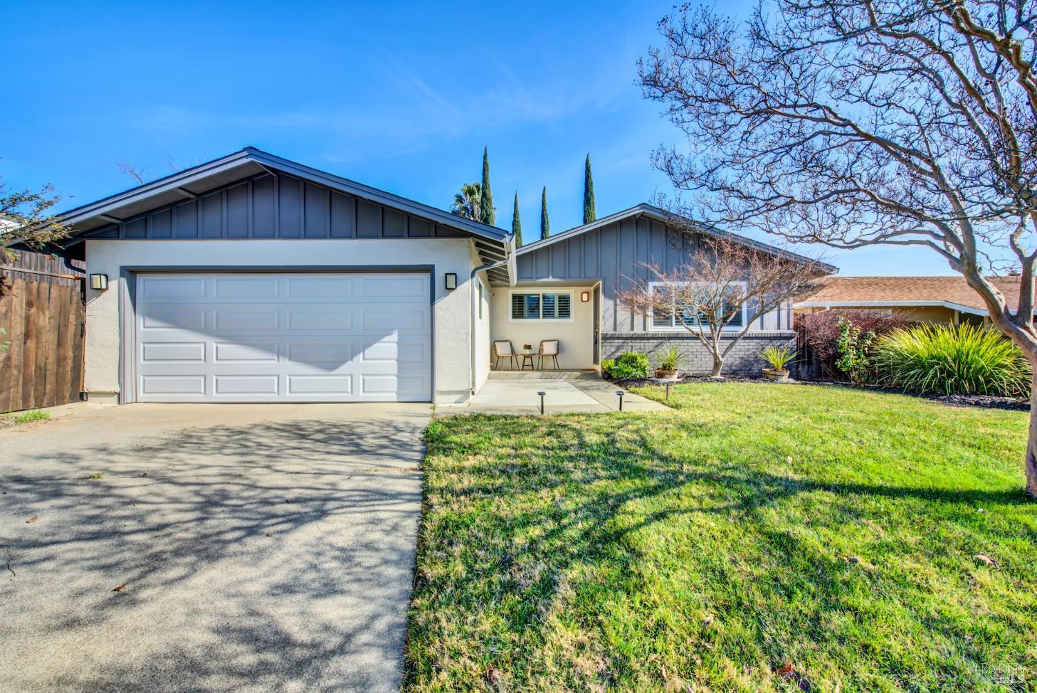 Detail Gallery Image 3 of 50 For 125 Andover Dr, Vacaville,  CA 95687 - 3 Beds | 2 Baths
