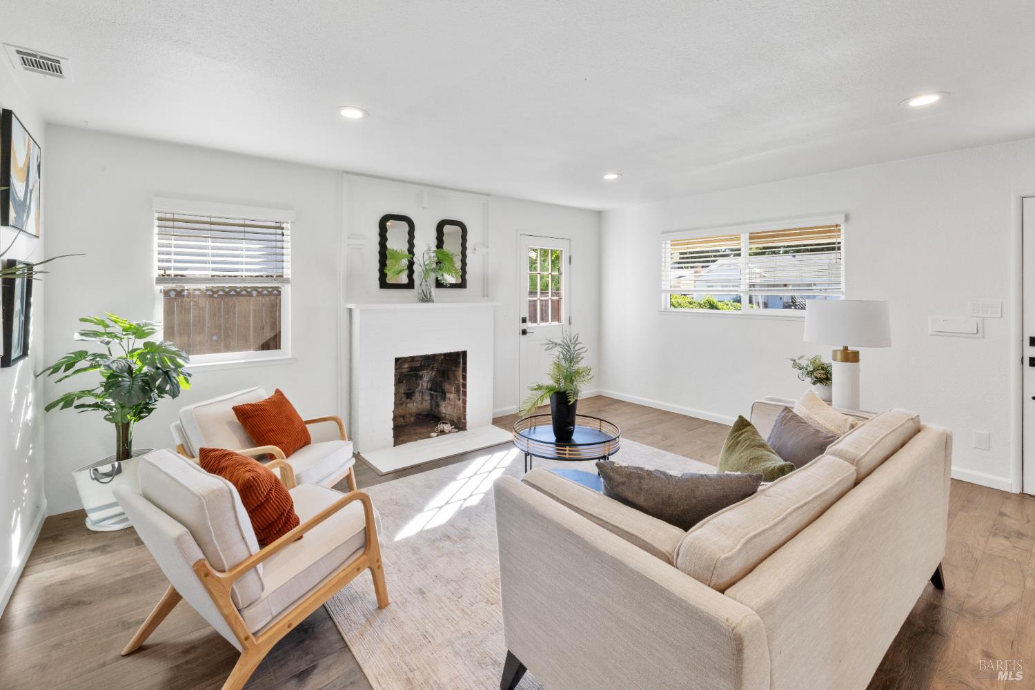 Detail Gallery Image 9 of 37 For 372 Acacia St, Vacaville,  CA 95688 - 3 Beds | 2 Baths