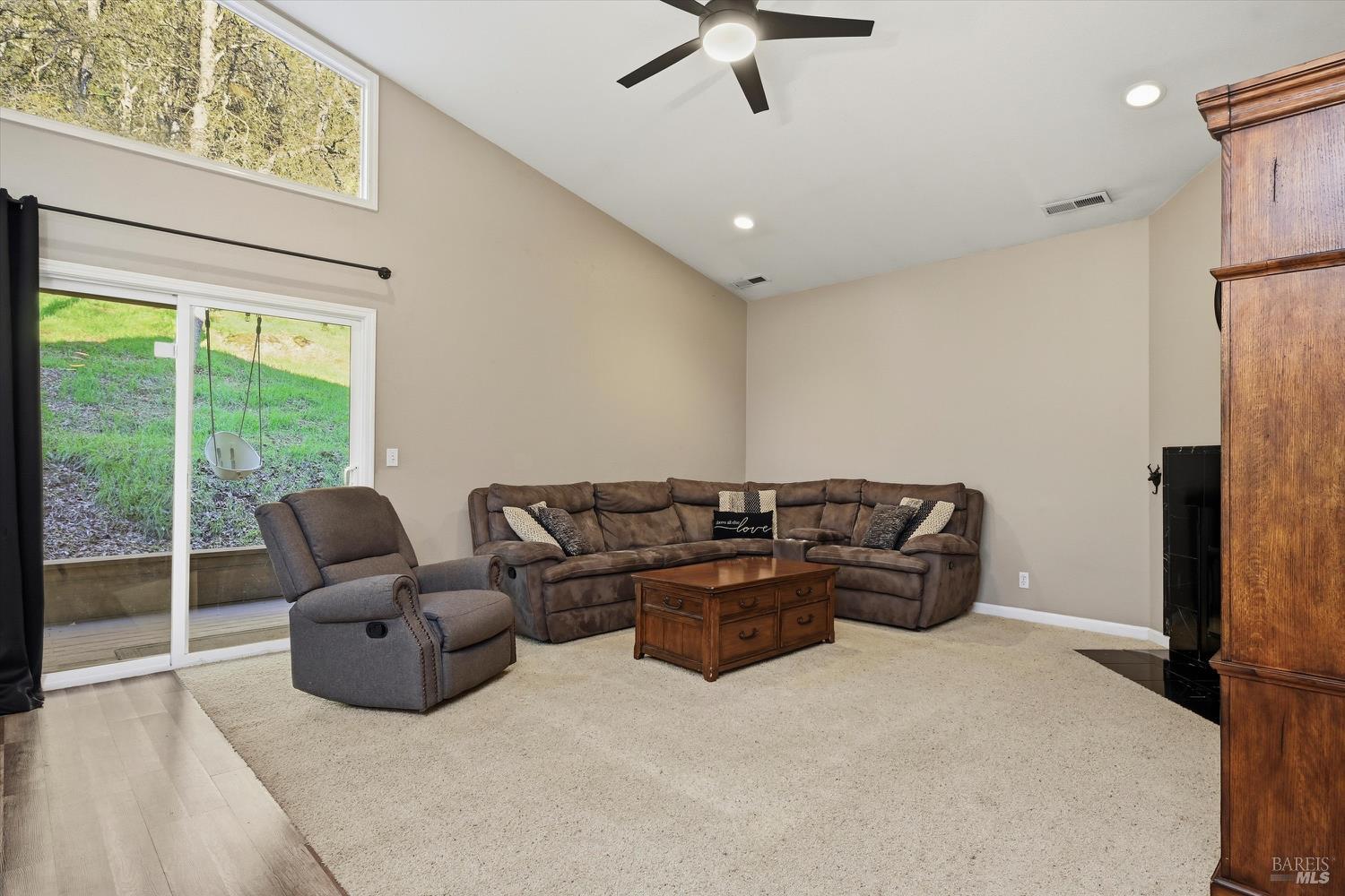 Detail Gallery Image 10 of 39 For 20158 Gold Flat Ct, Hidden Valley Lake,  CA 95467 - 4 Beds | 3 Baths