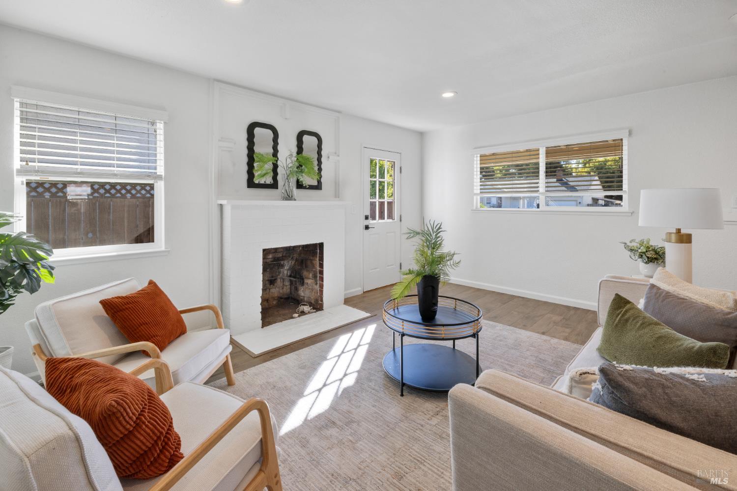 Detail Gallery Image 8 of 37 For 372 Acacia St, Vacaville,  CA 95688 - 3 Beds | 2 Baths