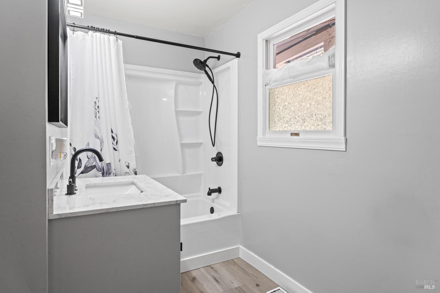 Detail Gallery Image 6 of 21 For 850 Mendocino Dr, Ukiah,  CA 95482 - 3 Beds | 1 Baths