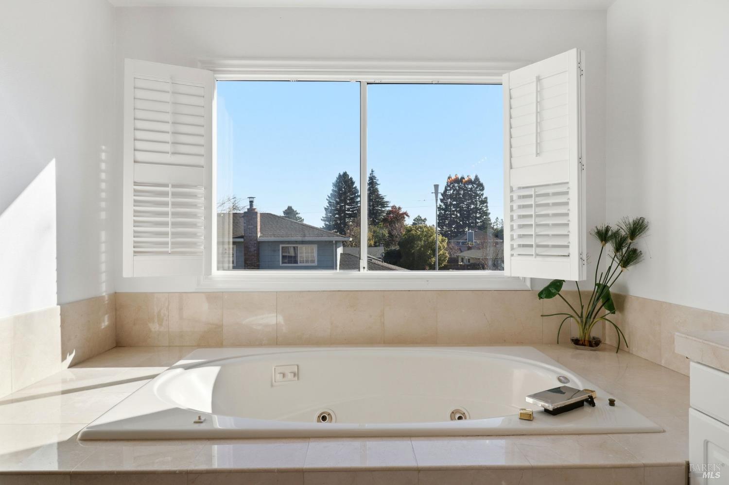 Detail Gallery Image 43 of 55 For 39 Erica Ct, Novato,  CA 94947 - 4 Beds | 3 Baths