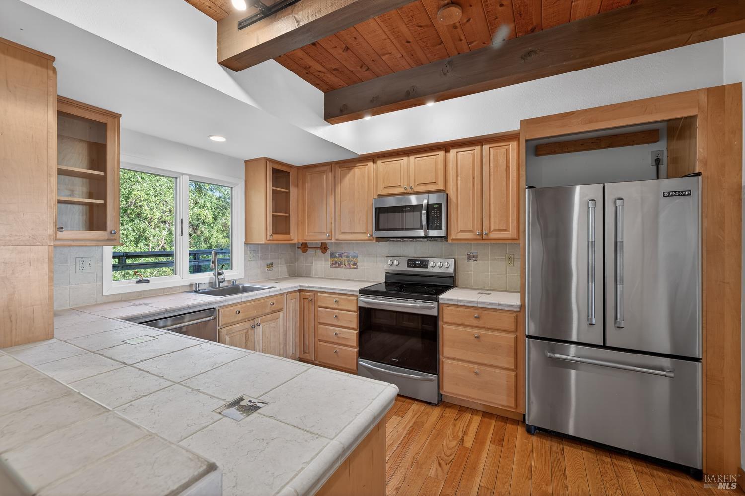 Detail Gallery Image 11 of 68 For 2299 Sobre Vista Rd, Sonoma,  CA 95476 - 3 Beds | 2/1 Baths