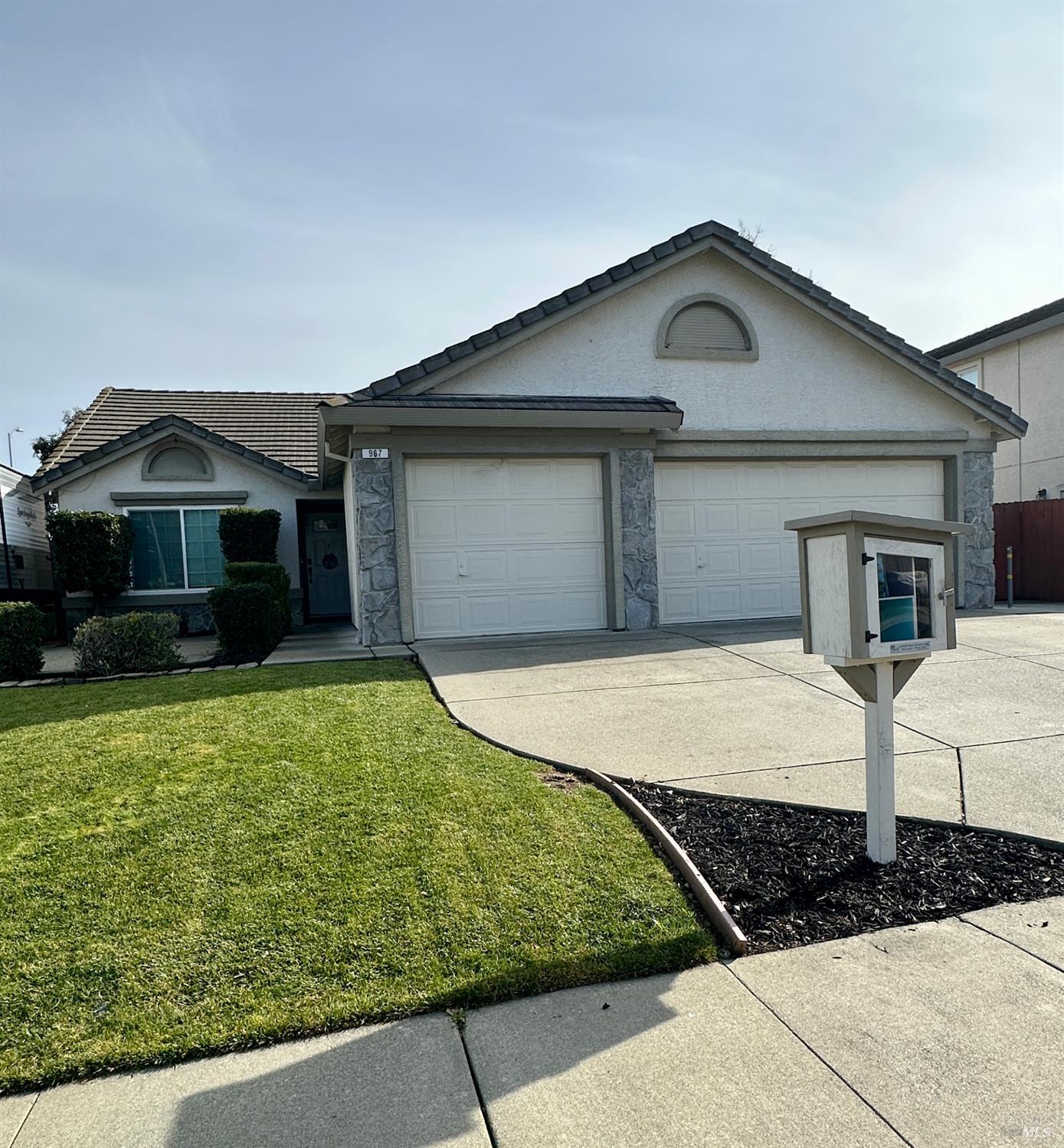 Detail Gallery Image 4 of 4 For 967 Copper Way, Vacaville,  CA 95687 - 3 Beds | 2/1 Baths