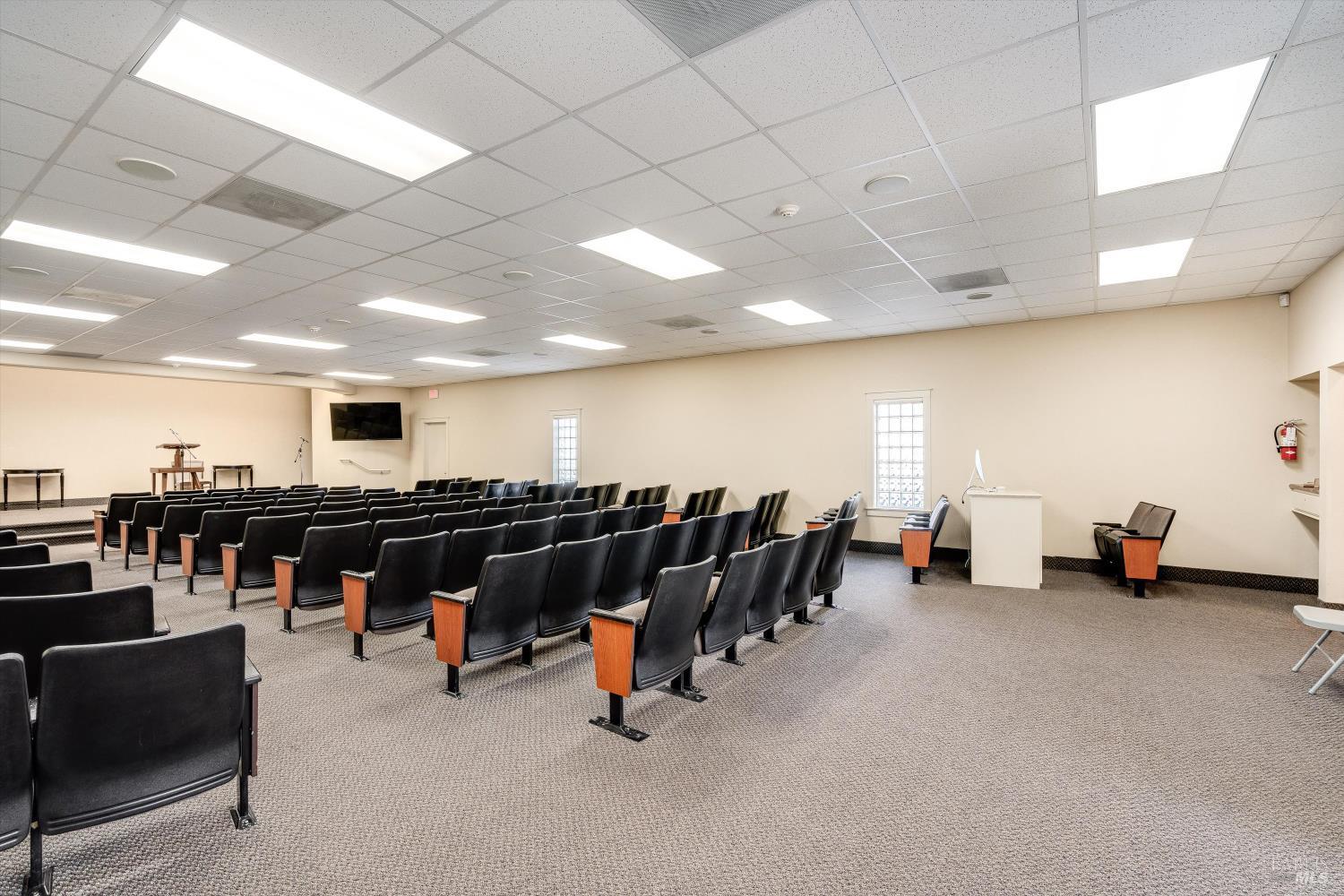 Detail Gallery Image 10 of 29 For 1105 University St, Healdsburg,  CA 95448 - – Beds | – Baths