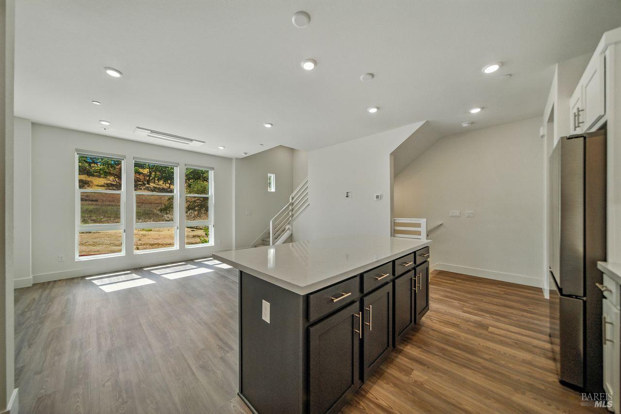 Detail Gallery Image 6 of 27 For 206 Verandah Ave, Novato,  CA 94945 - 3 Beds | 3 Baths