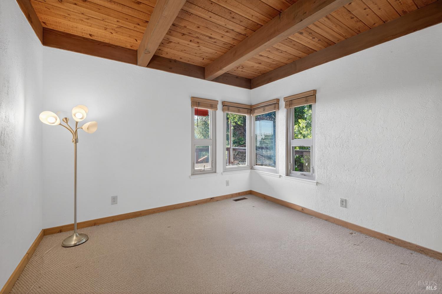 Detail Gallery Image 17 of 68 For 2299 Sobre Vista Rd, Sonoma,  CA 95476 - 3 Beds | 2/1 Baths