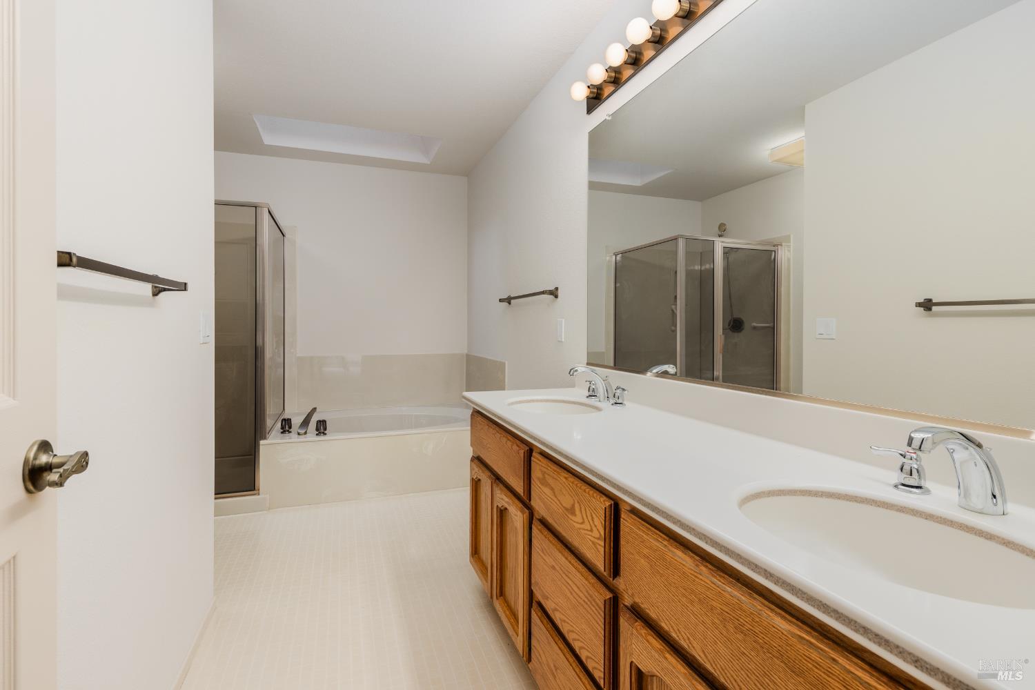 Detail Gallery Image 10 of 32 For 229 S Temelec Cir, Sonoma,  CA 95476 - 3 Beds | 2/1 Baths