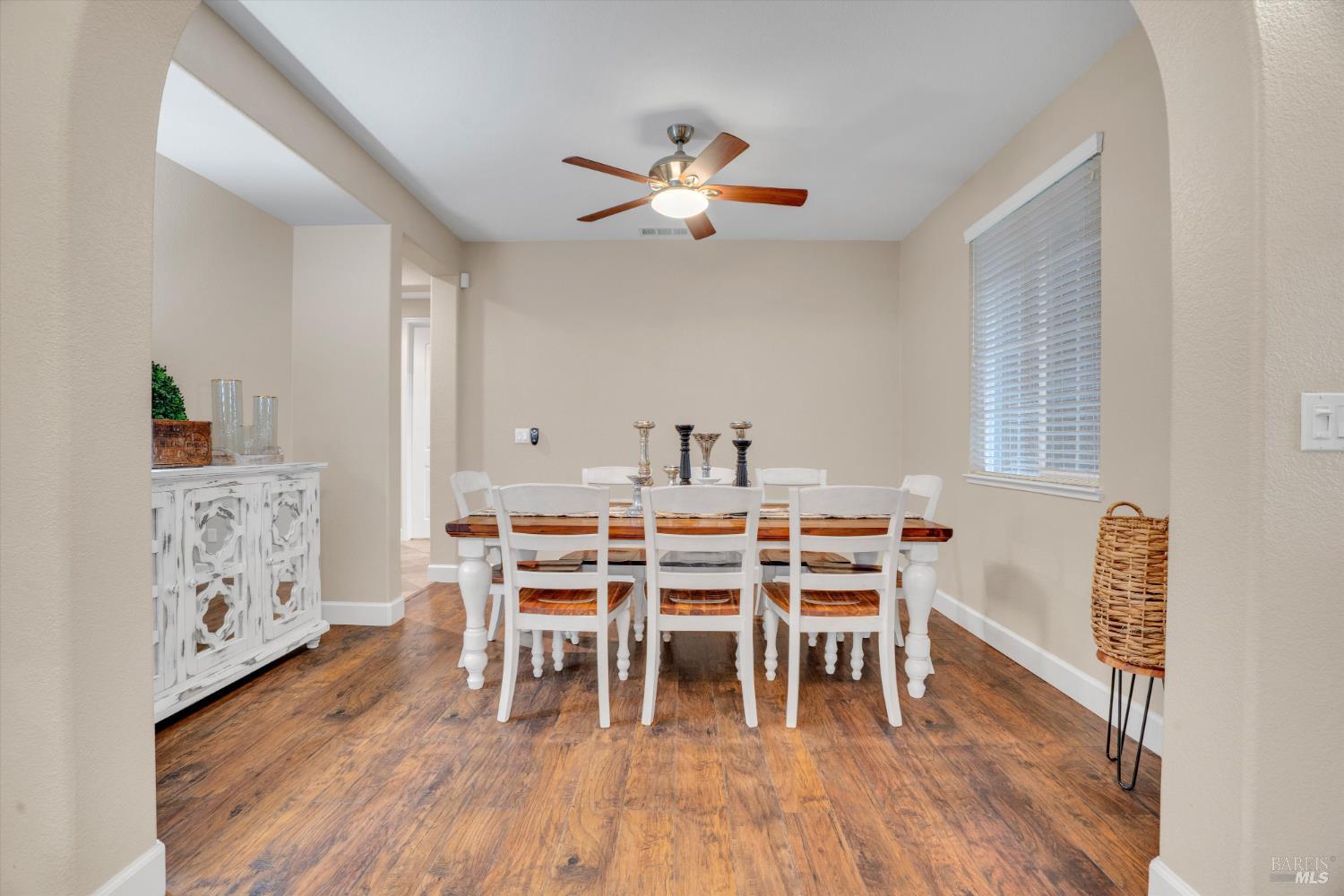 Detail Gallery Image 8 of 51 For 1007 Canterbury Ct, Vacaville,  CA 95687 - 6 Beds | 4 Baths