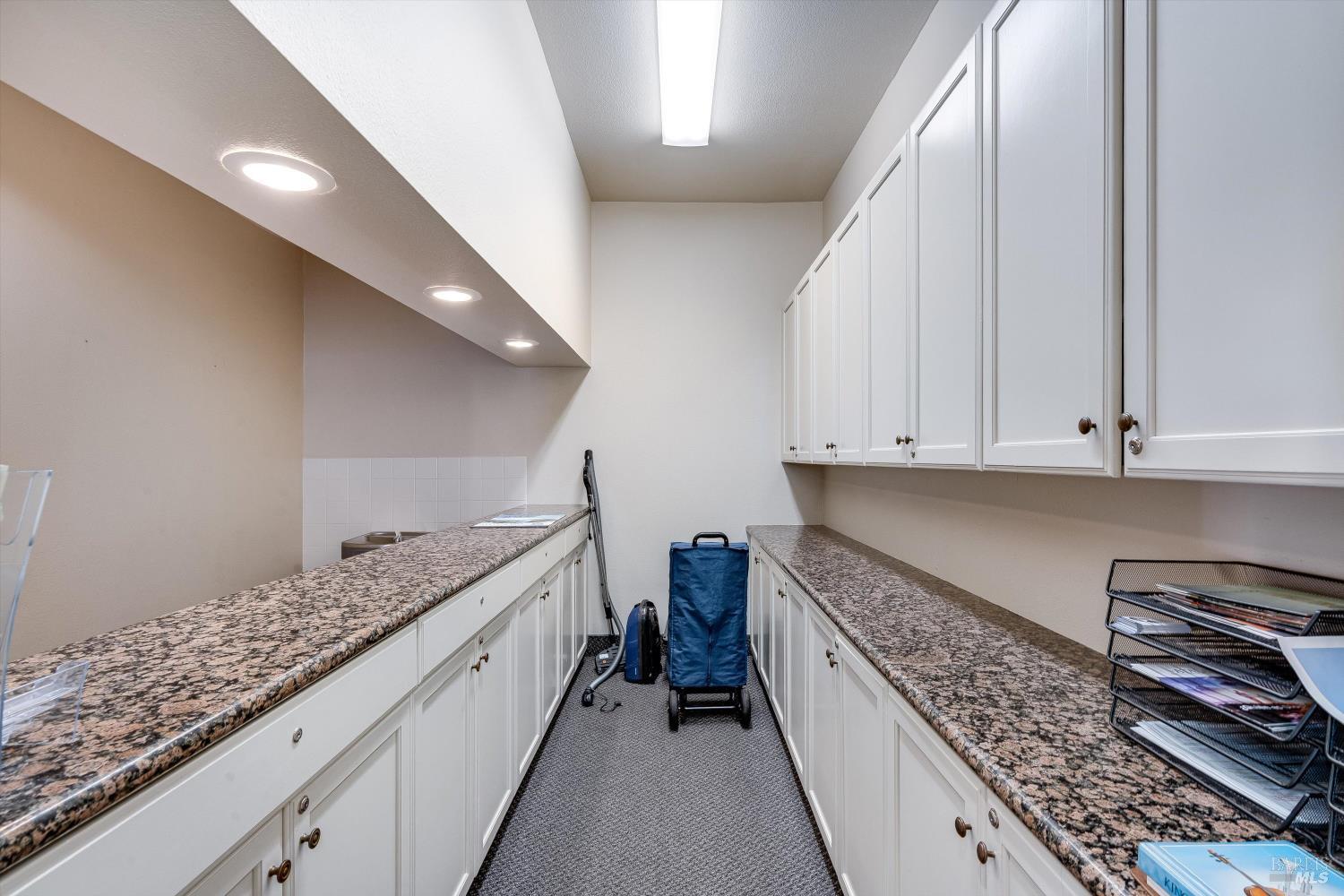 Detail Gallery Image 14 of 29 For 1105 University St, Healdsburg,  CA 95448 - – Beds | – Baths