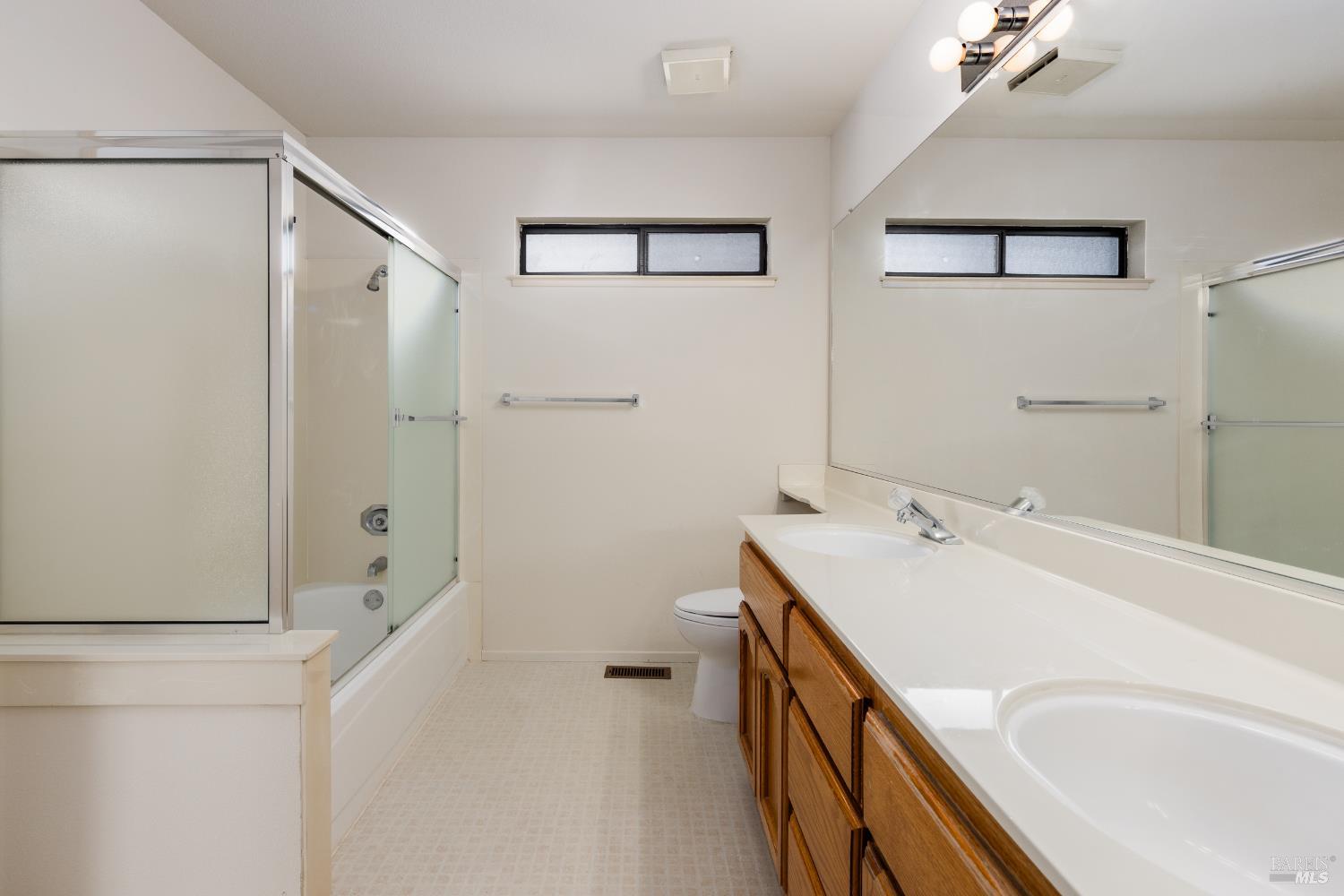 Detail Gallery Image 14 of 32 For 229 S Temelec Cir, Sonoma,  CA 95476 - 3 Beds | 2/1 Baths