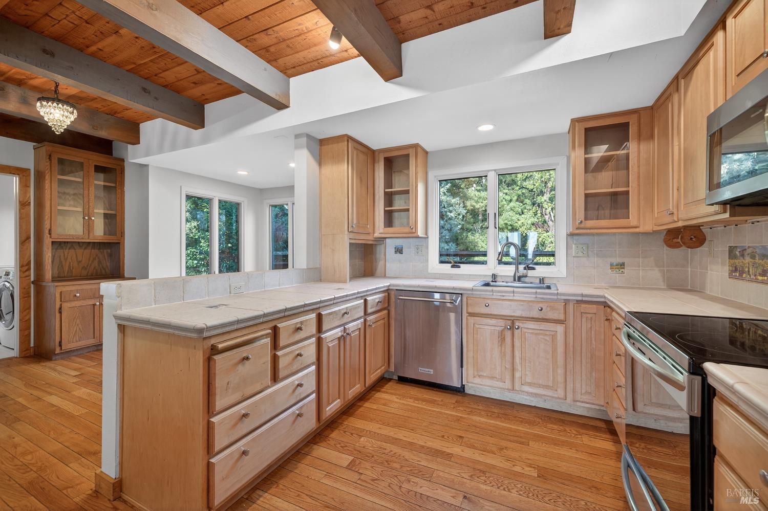 Detail Gallery Image 12 of 68 For 2299 Sobre Vista Rd, Sonoma,  CA 95476 - 3 Beds | 2/1 Baths