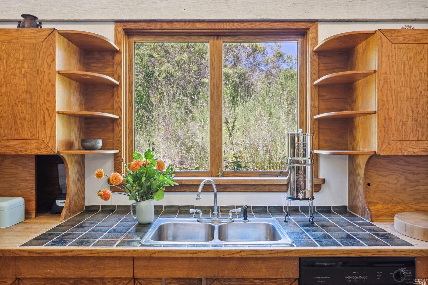 Detail Gallery Image 11 of 33 For 5953 Shoreline Hwy, Bolinas,  CA 94924 - 3 Beds | 1/1 Baths
