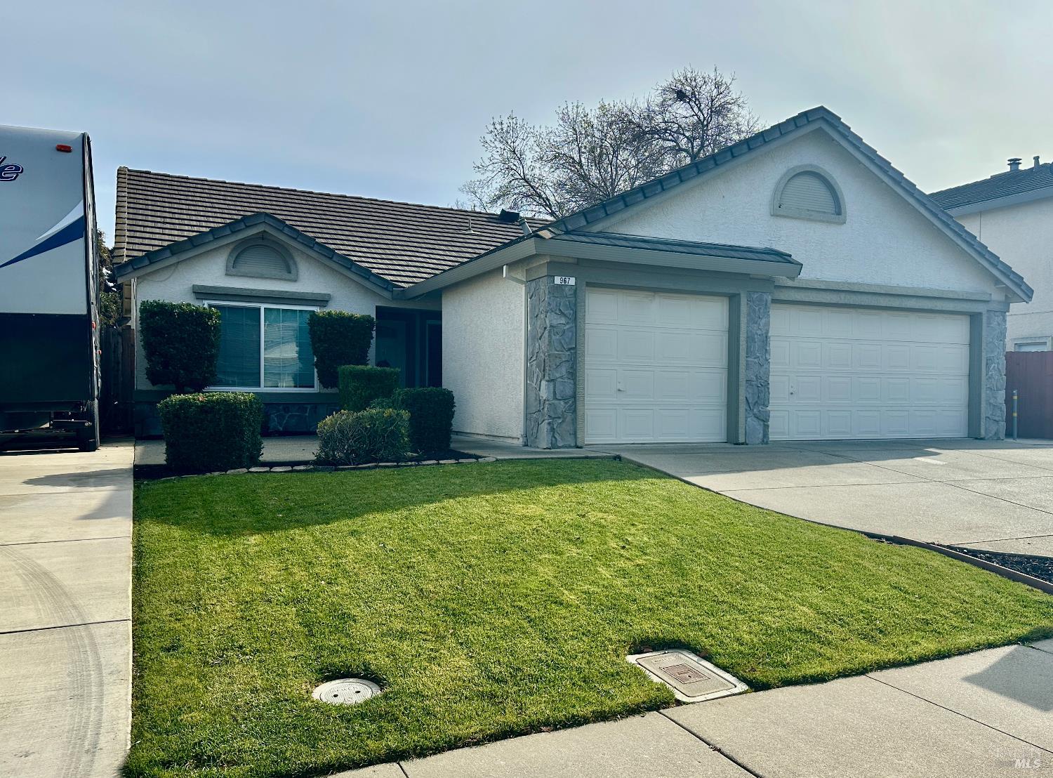 Detail Gallery Image 3 of 4 For 967 Copper Way, Vacaville,  CA 95687 - 3 Beds | 2/1 Baths