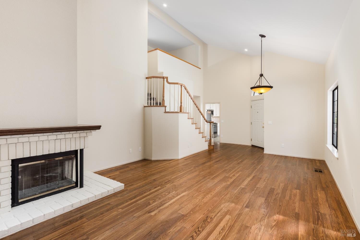 Detail Gallery Image 4 of 32 For 229 S Temelec Cir, Sonoma,  CA 95476 - 3 Beds | 2/1 Baths