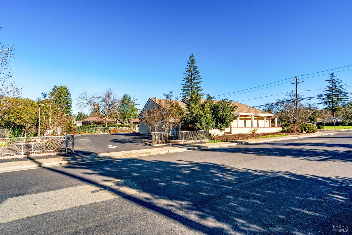 Detail Gallery Image 26 of 29 For 1105 University St, Healdsburg,  CA 95448 - – Beds | – Baths