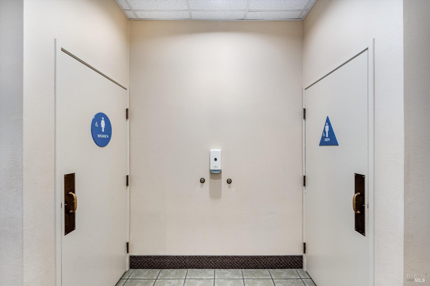 Detail Gallery Image 15 of 29 For 1105 University St, Healdsburg,  CA 95448 - – Beds | – Baths