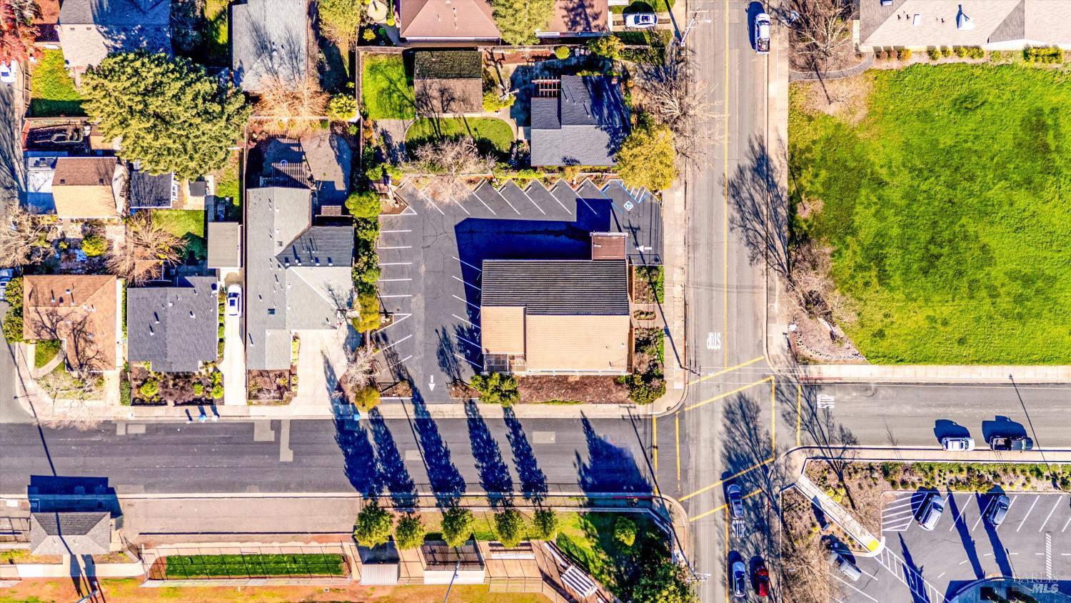 Detail Gallery Image 27 of 29 For 1105 University St, Healdsburg,  CA 95448 - – Beds | – Baths