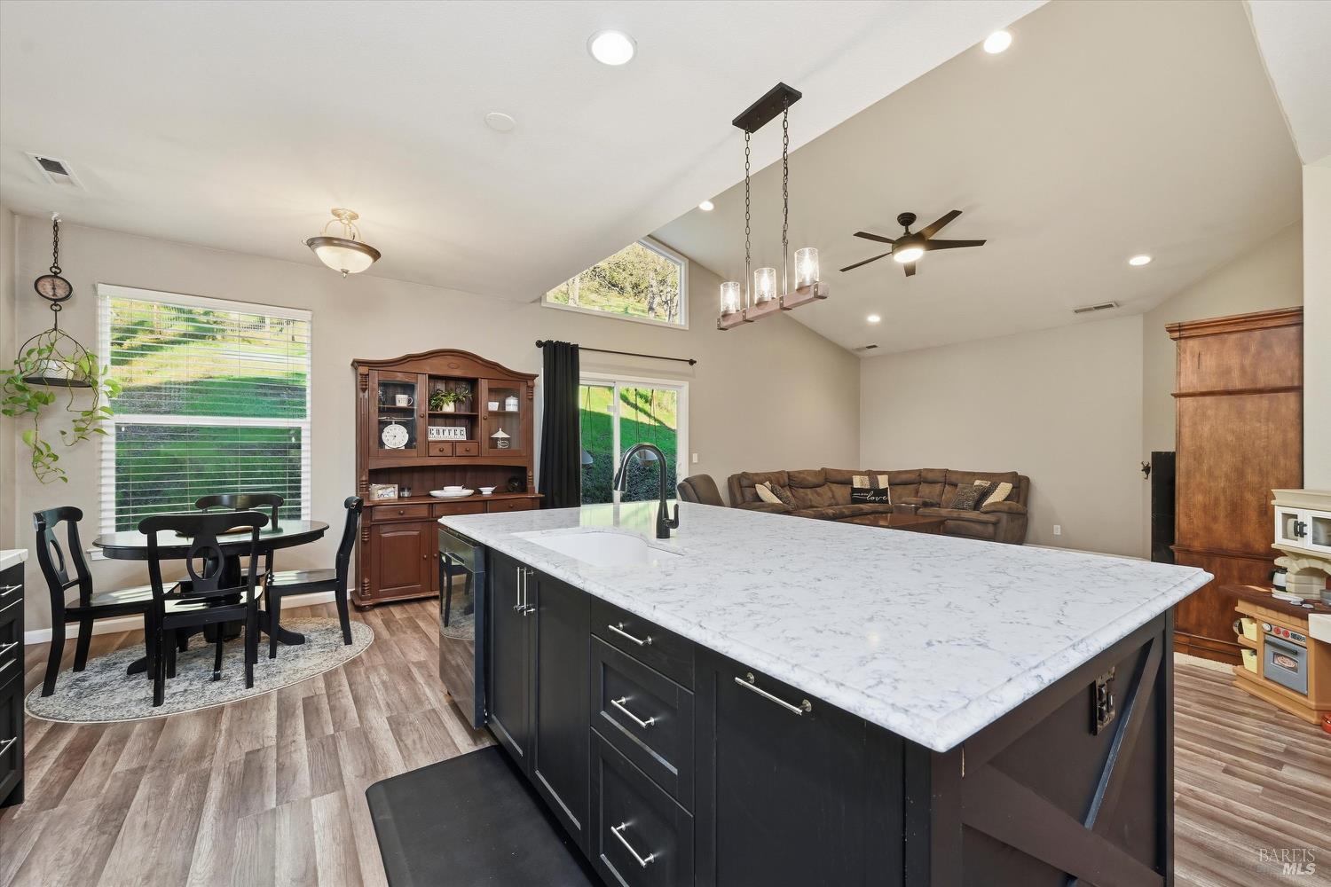 Detail Gallery Image 13 of 39 For 20158 Gold Flat Ct, Hidden Valley Lake,  CA 95467 - 4 Beds | 3 Baths