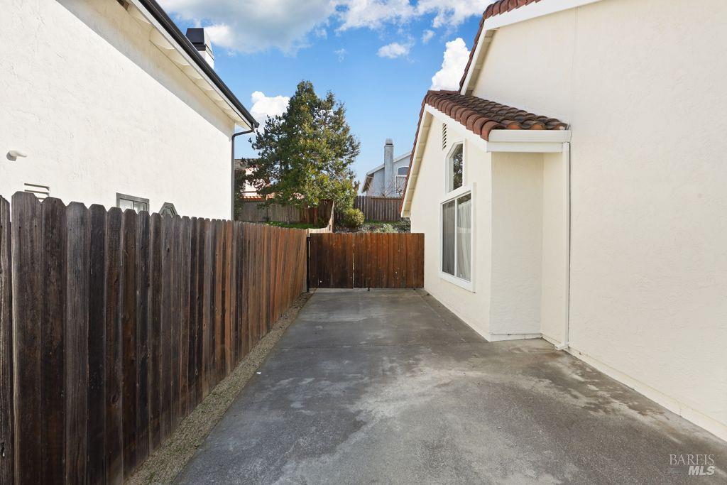 Detail Gallery Image 3 of 45 For 517 Britannia Dr, Vallejo,  CA 94591 - 3 Beds | 2 Baths