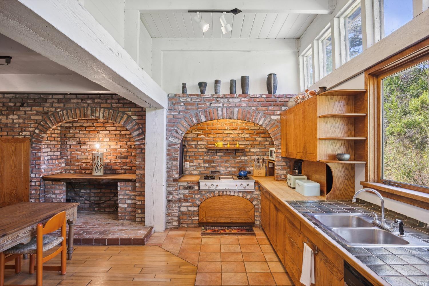 Detail Gallery Image 9 of 33 For 5953 Shoreline Hwy, Bolinas,  CA 94924 - 3 Beds | 1/1 Baths