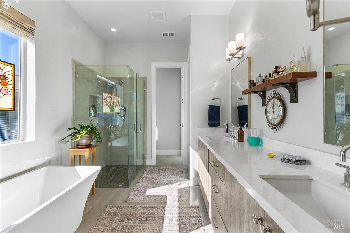 Detail Gallery Image 22 of 51 For 573 Misty Ct, Santa Rosa,  CA 95403 - 5 Beds | 3 Baths