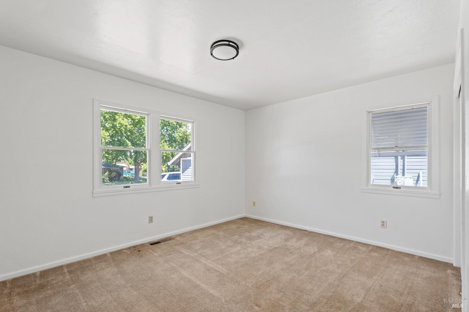 Detail Gallery Image 5 of 21 For 850 Mendocino Dr, Ukiah,  CA 95482 - 3 Beds | 1 Baths