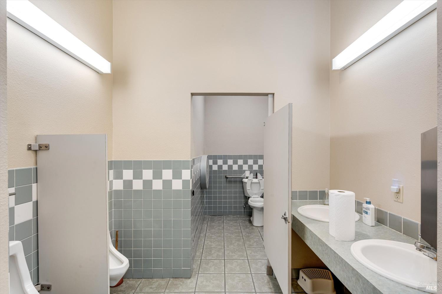 Detail Gallery Image 18 of 29 For 1105 University St, Healdsburg,  CA 95448 - – Beds | – Baths