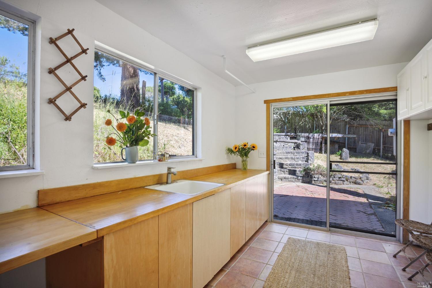 Detail Gallery Image 17 of 33 For 5953 Shoreline Hwy, Bolinas,  CA 94924 - 3 Beds | 1/1 Baths