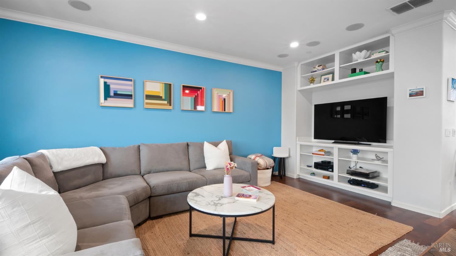 Detail Gallery Image 5 of 35 For 534 Jade St, Petaluma,  CA 94952 - 2 Beds | 2/1 Baths