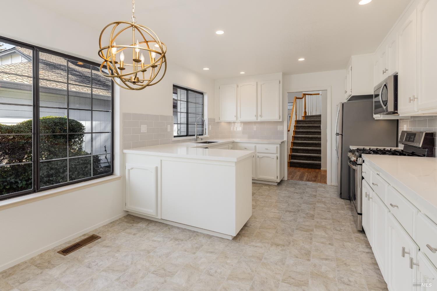 Detail Gallery Image 2 of 32 For 229 S Temelec Cir, Sonoma,  CA 95476 - 3 Beds | 2/1 Baths