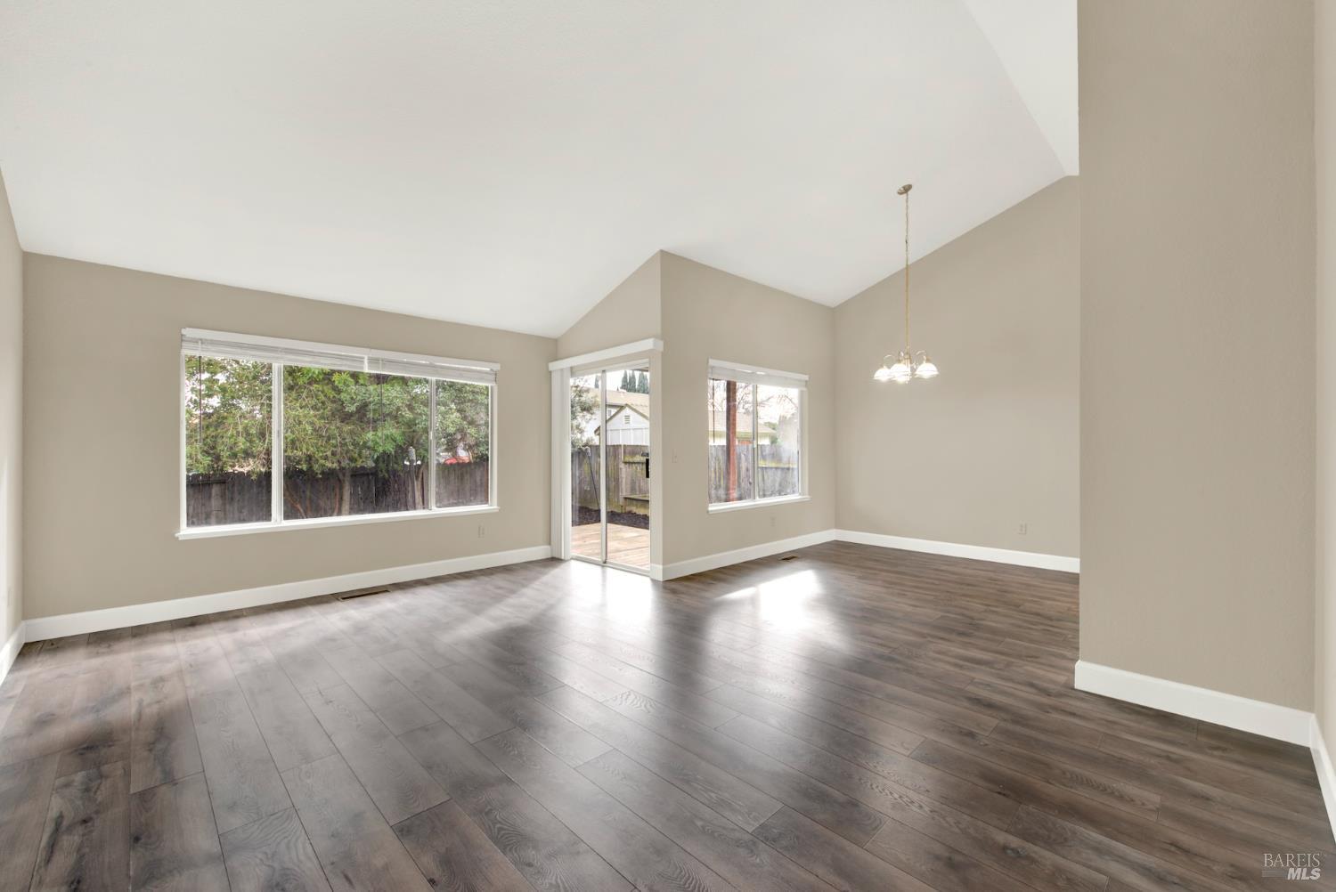 Detail Gallery Image 9 of 47 For 1437 Shelby Dr, Fairfield,  CA 94534 - 4 Beds | 2/1 Baths