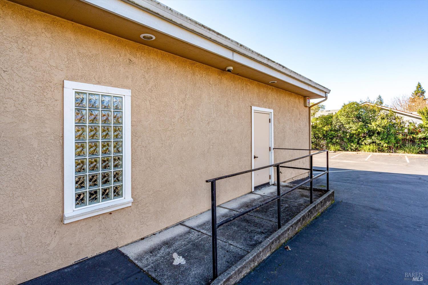 Detail Gallery Image 24 of 29 For 1105 University St, Healdsburg,  CA 95448 - – Beds | – Baths