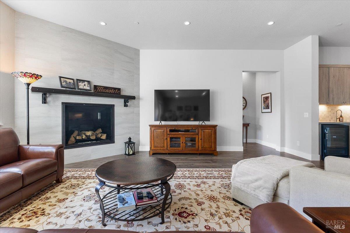 Detail Gallery Image 8 of 51 For 573 Misty Ct, Santa Rosa,  CA 95403 - 5 Beds | 3 Baths