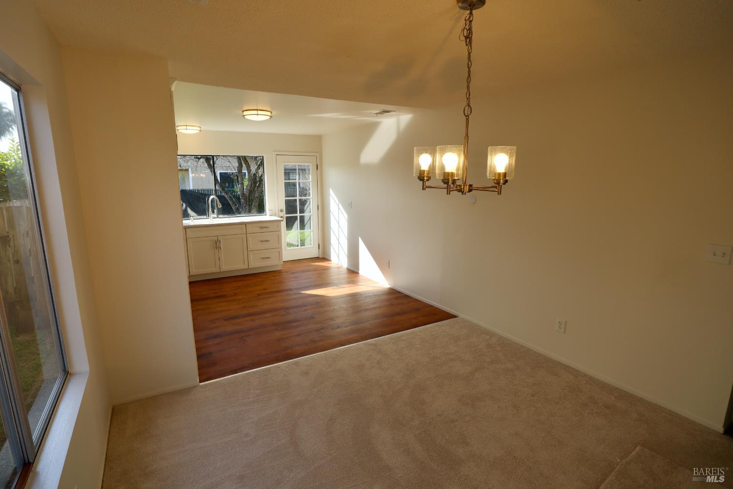 Detail Gallery Image 5 of 17 For 761 Brett Ave, Rohnert Park,  CA 94928 - 3 Beds | 2 Baths