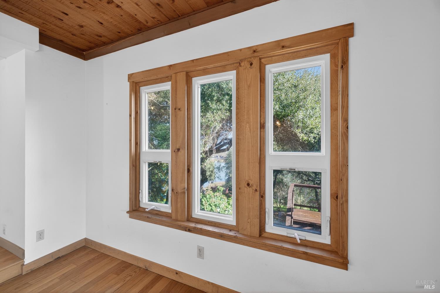 Detail Gallery Image 6 of 68 For 2299 Sobre Vista Rd, Sonoma,  CA 95476 - 3 Beds | 2/1 Baths