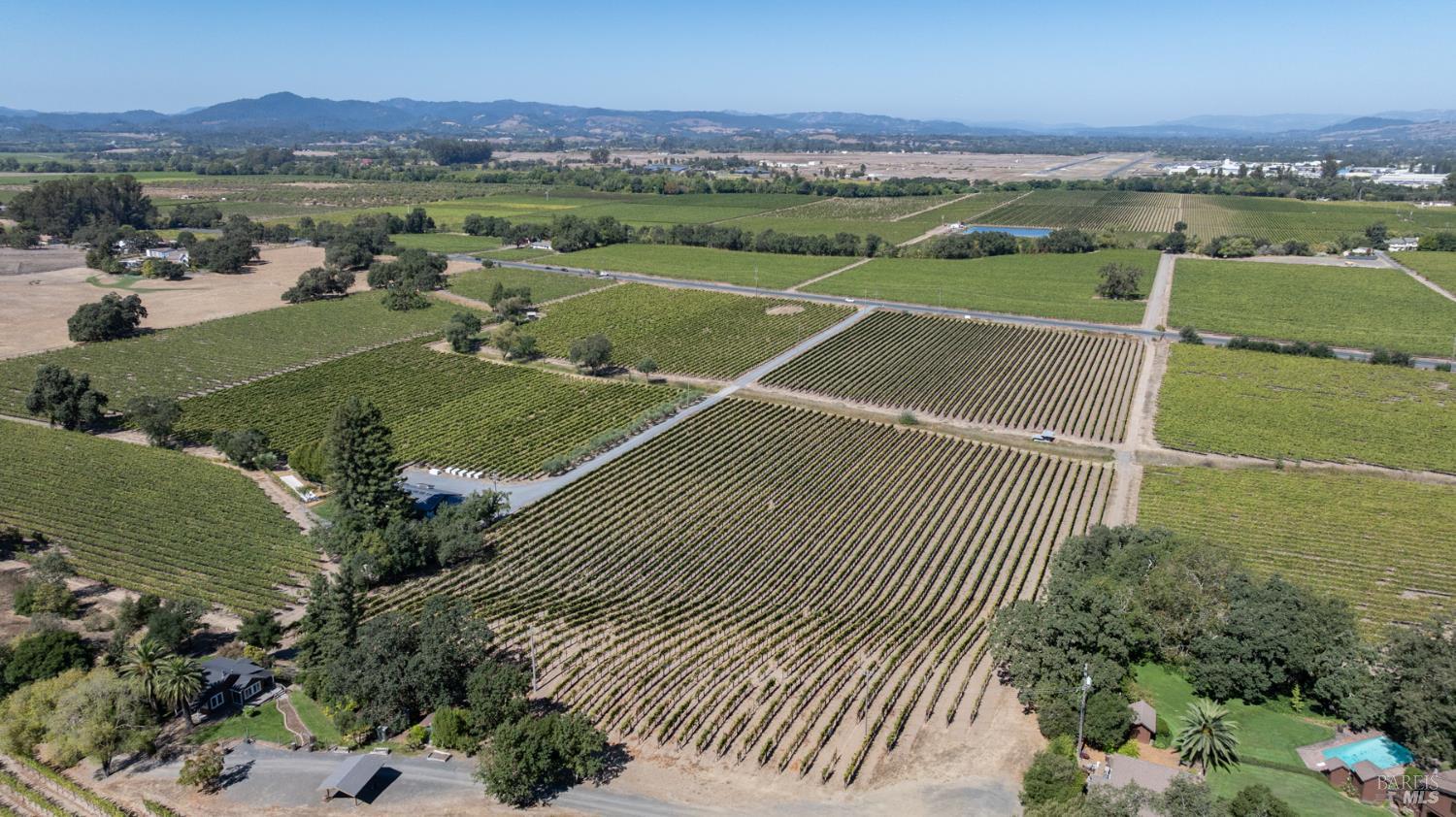 Detail Gallery Image 8 of 18 For 3000 River Rd, Windsor,  CA 95492 - – Beds | – Baths