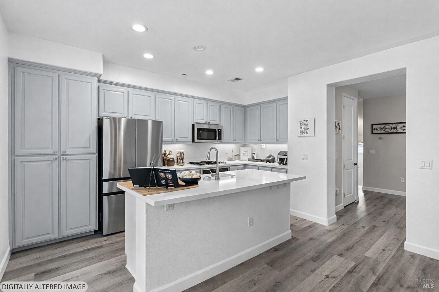 Detail Gallery Image 15 of 37 For 3710 Central Pkwy, Dublin,  CA 94568 - 4 Beds | 3/1 Baths