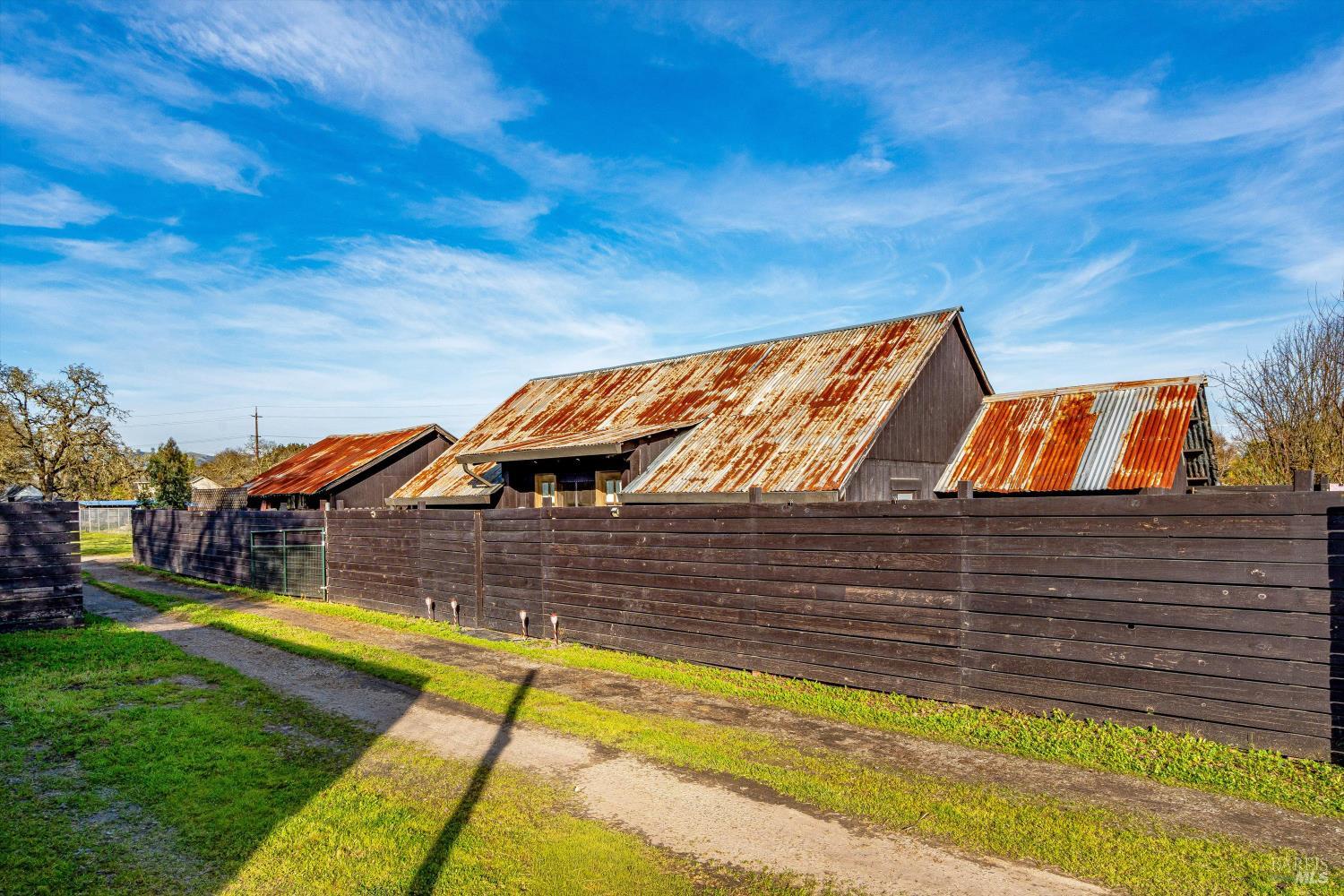 Detail Gallery Image 32 of 48 For 985 Gumview Rd, Windsor,  CA 95492 - – Beds | – Baths